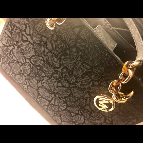 Michael Kors! Brand new with tag🔥🔥🔥🔥🔥🔥🔥🔥 - Picture 7 of 8